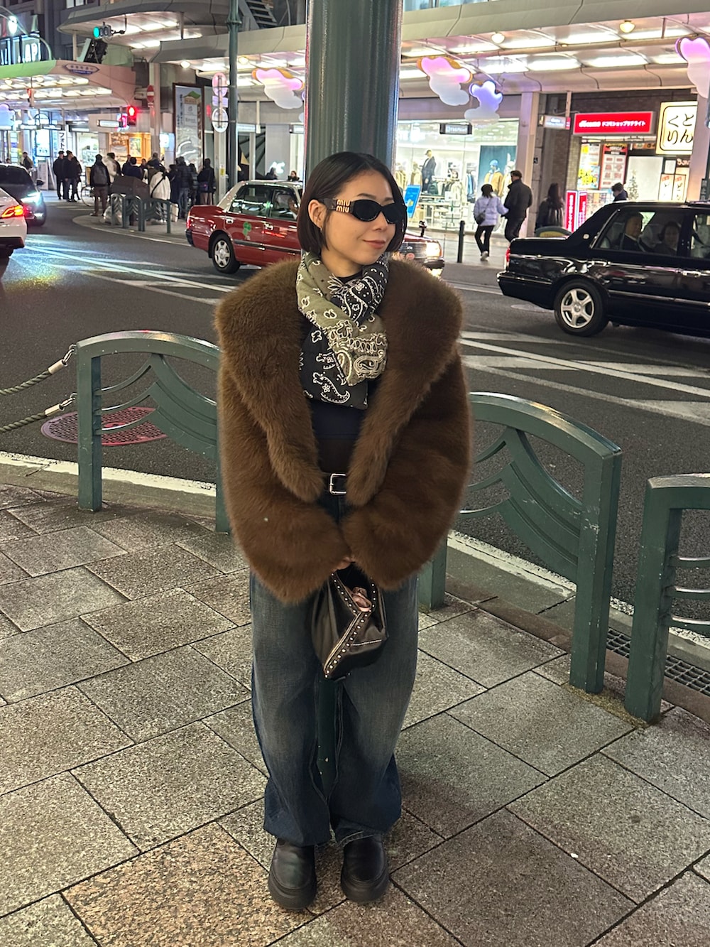 「キャピタル、KAPITAL、MIUMIU、MM6、サングラス、ファー、ファーコート、ファージャケット、デニム、カジュアル、きれいめカジュアル、冬アウター、大人女子、ペイズリー、マフラー」｜「ZARAのアイテム（その他アウター、ブラウン系）」を使った、yunaさん（レディース・157cm）の冬コーディネートの2枚目の写真