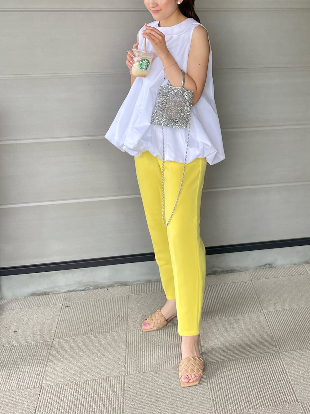 「お出かけコーデ、大人カジュアル、パンツコーデ、休日スタイル、夏服、バルーントップス、低身長、骨格ウェーブ、淡色コーデ、アンテプリマ、アレクサンドルドゥパリ、カラー×コーデ、キレイめ、夏」｜「ALEXANDRE DE PARISのアイテム（カチューシャ、ピンク系）」を使った、sさん（レディース・154cm）の夏コーディネートの2枚目の写真