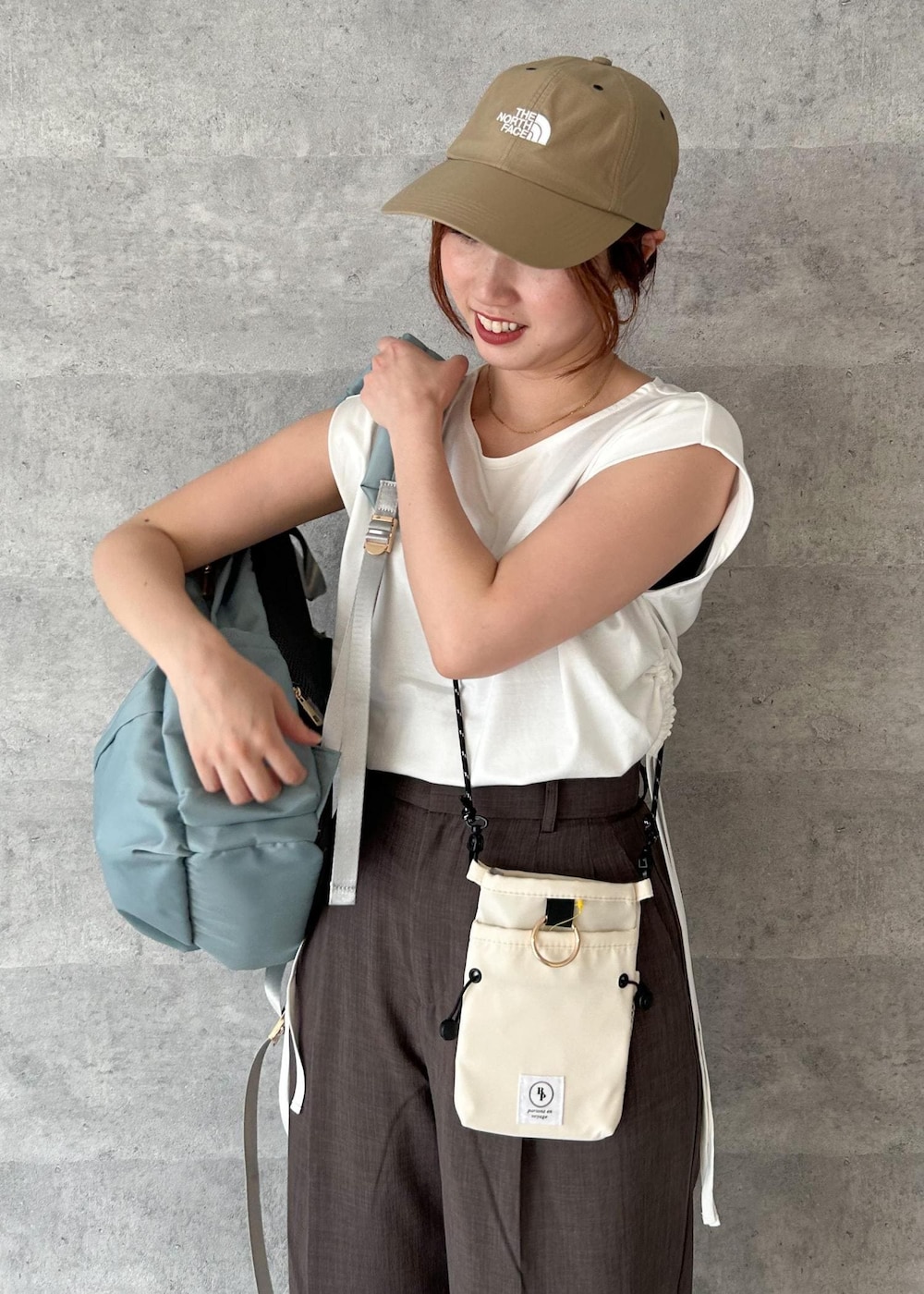 「GII14080、GIU44050、GIA14200、GDM14740、GIX14120、お出かけ、ママコーデ、ママファッション、24SS夏の新作、夏、ワイドパンツ、ロング、麻調、帽子、ノースフェイス」｜「ROPE' PICNICのドロストカットトップス（Tシャツ/カットソー、ホワイト系）」を使った、Manamiさん（レディース・159cm）の春コーディネートの8枚目の写真