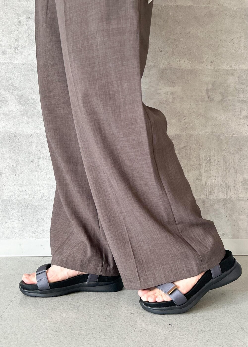 「GII14080、GIU44050、GIA14200、GDM14740、GIX14120、お出かけ、ママコーデ、ママファッション、24SS夏の新作、夏、ワイドパンツ、ロング、麻調、帽子、ノースフェイス」｜「ROPE' PICNICのドロストカットトップス（Tシャツ/カットソー、ホワイト系）」を使った、Manamiさん（レディース・159cm）の春コーディネートの6枚目の写真