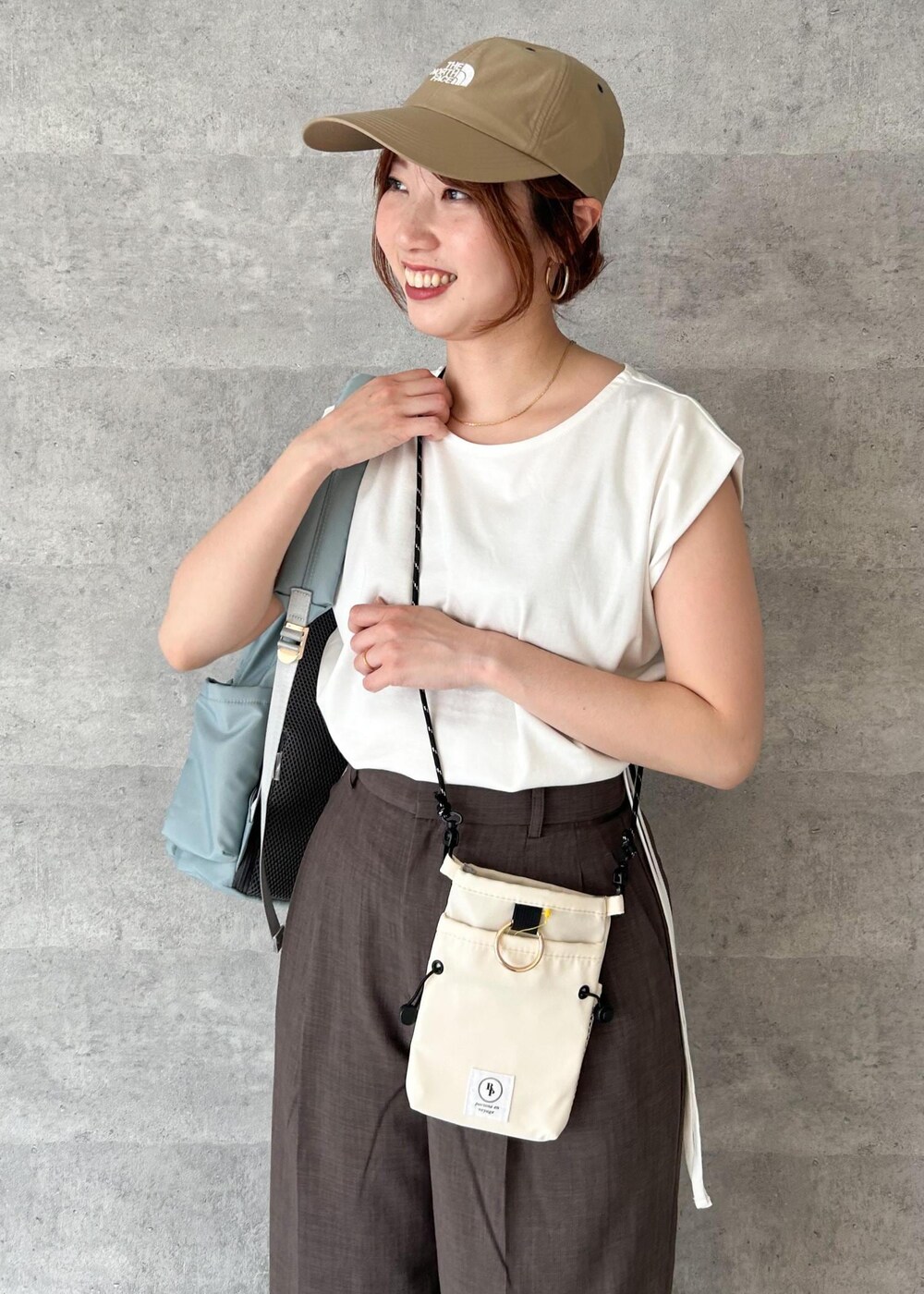 「GII14080、GIU44050、GIA14200、GDM14740、GIX14120、お出かけ、ママコーデ、ママファッション、24SS夏の新作、夏、ワイドパンツ、ロング、麻調、帽子、ノースフェイス」｜「ROPE' PICNICのドロストカットトップス（Tシャツ/カットソー、ホワイト系）」を使った、Manamiさん（レディース・159cm）の春コーディネートの7枚目の写真