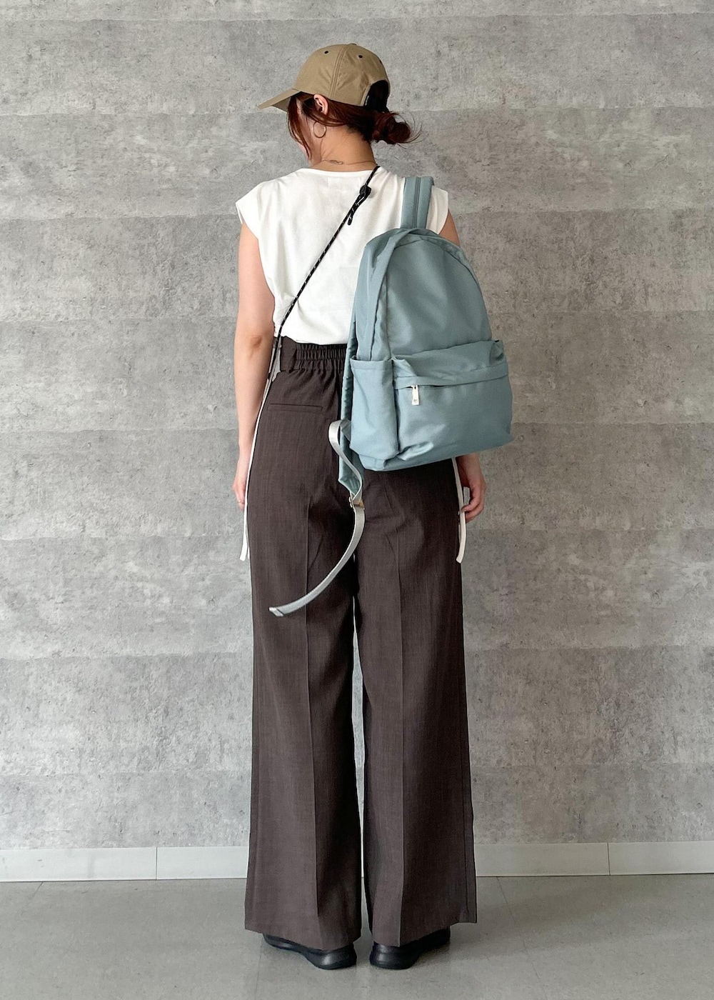 「GII14080、GIU44050、GIA14200、GDM14740、GIX14120、お出かけ、ママコーデ、ママファッション、24SS夏の新作、夏、ワイドパンツ、ロング、麻調、帽子、ノースフェイス」｜「ROPE' PICNICのドロストカットトップス（Tシャツ/カットソー、ホワイト系）」を使った、Manamiさん（レディース・159cm）の春コーディネートの4枚目の写真