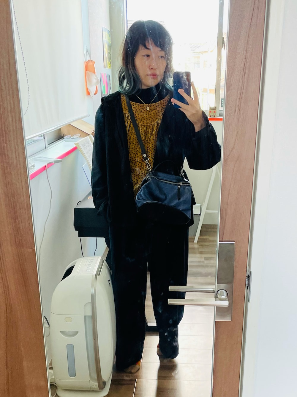 「LAURA DI MAGGIOのLAURA DI MAGGIO  2WAYメタリックショルダーバッグ（ショルダーバッグ、ブルー系）」を使った、.^.さん（レディース・155cm）の冬コーディネートの2枚目の写真