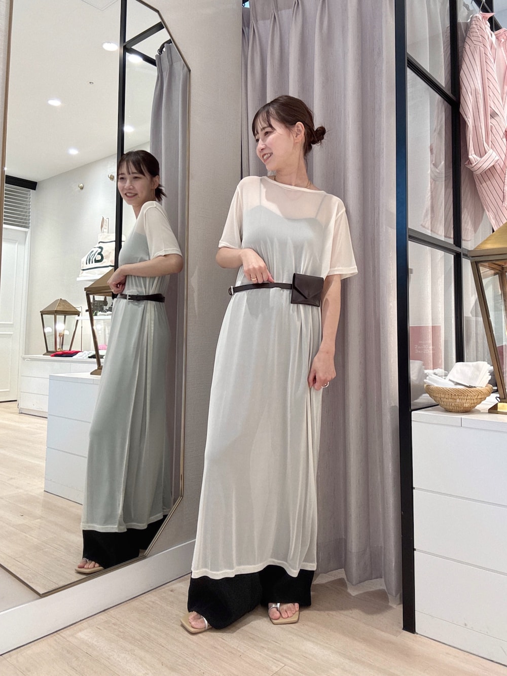 「夏ルックで気分アップ、カジュアルスタイル、オトナ女子、大人カジュアルコーデ、夏コーデ、着回しコーデ、おしゃれさんと繋がりたい、大人かわいい、レイヤードスタイル、涼しいコーデ、キャミソール、夏服コーデ」｜「Omekashiのポーチ付きレザーベルト（ベルト、ブラウン系）」を使った、AYAKAさん（骨格ウェーブ・レディース・159cm）の夏コーディネートの2枚目の写真