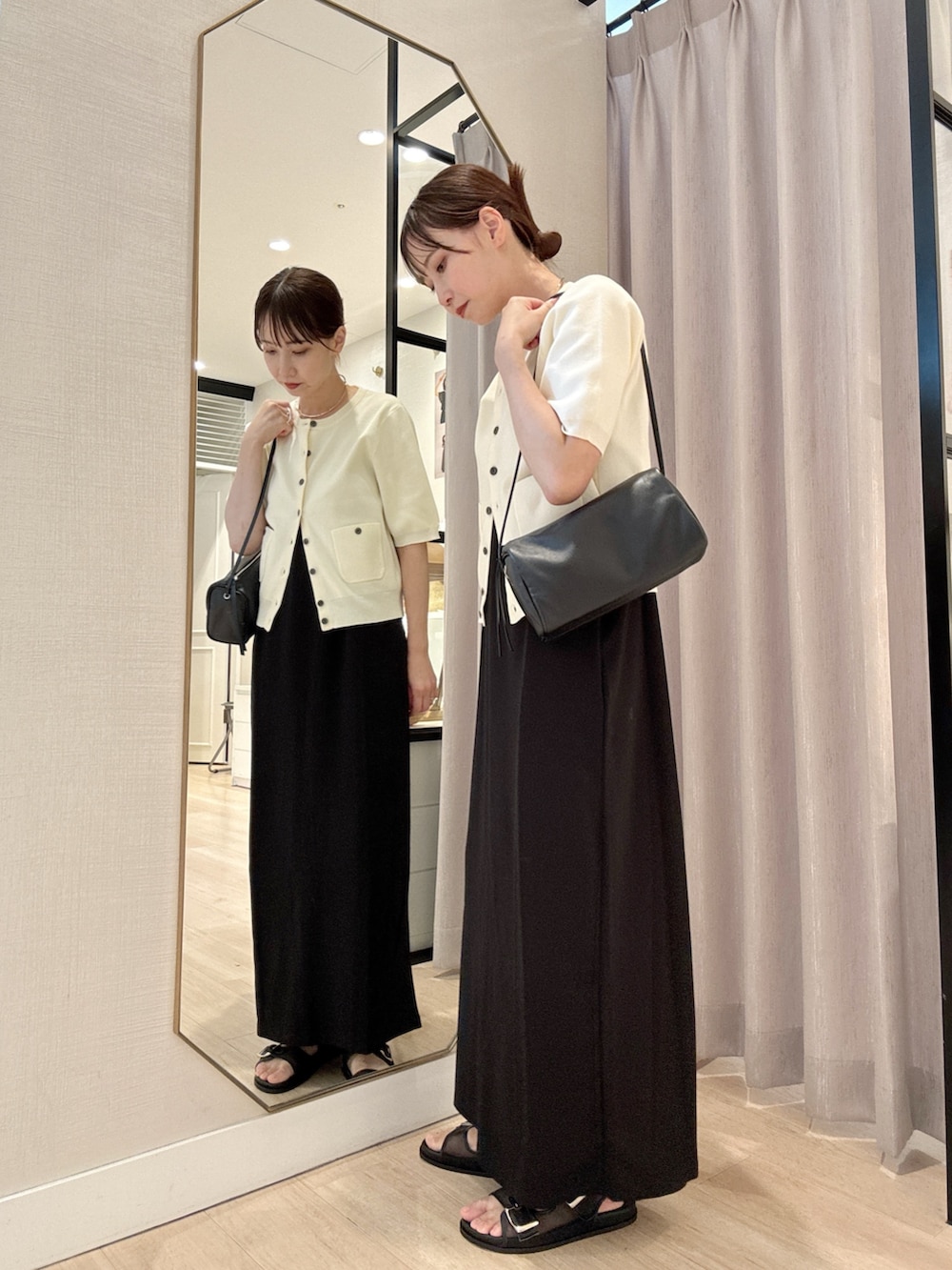 「モノトーン、着こなしのちょこっとテク、お出かけコーデ、秋、大人女子、夏ファッション、シンプルスタイル、夏服コーデ」｜「OmekashiのOnfキャミワンピース（ワンピース、ブラック系）」を使った、AYAKAさん（骨格ウェーブ・レディース・159cm）の夏コーディネートの3枚目の写真