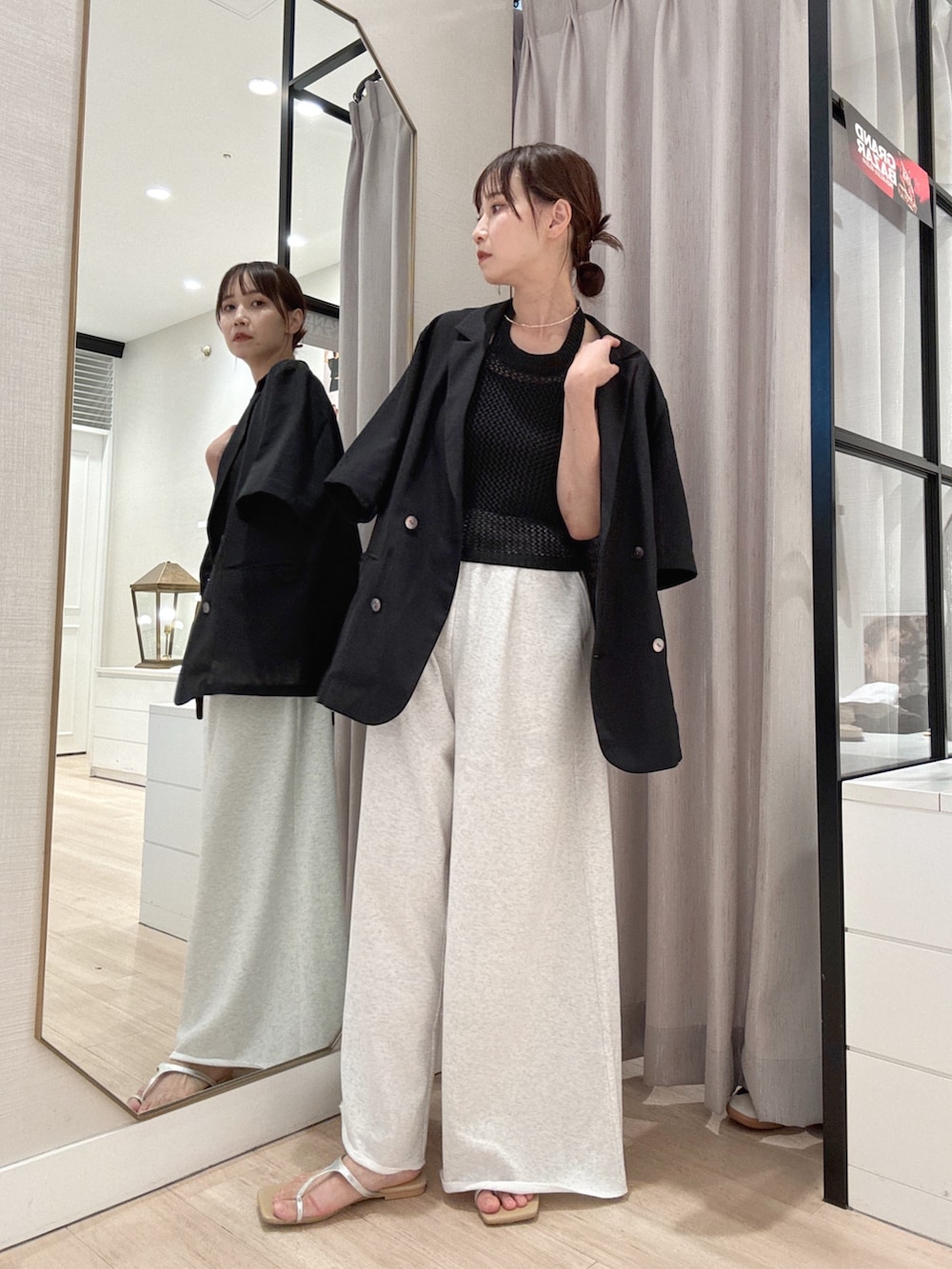 「夏コーデ、パンツコーデ、夏服コーデ、大人カジュアルコーデ、ゆるコーデ、涼しいコーデ、夏服、着回しコーデ、ヘルシーコーデ、夏ファッション」｜「Omekashiのスウェットワイドパンツ（その他パンツ、グレー系）」を使った、AYAKAさん（骨格ウェーブ・レディース・159cm）の夏コーディネートの3枚目の写真