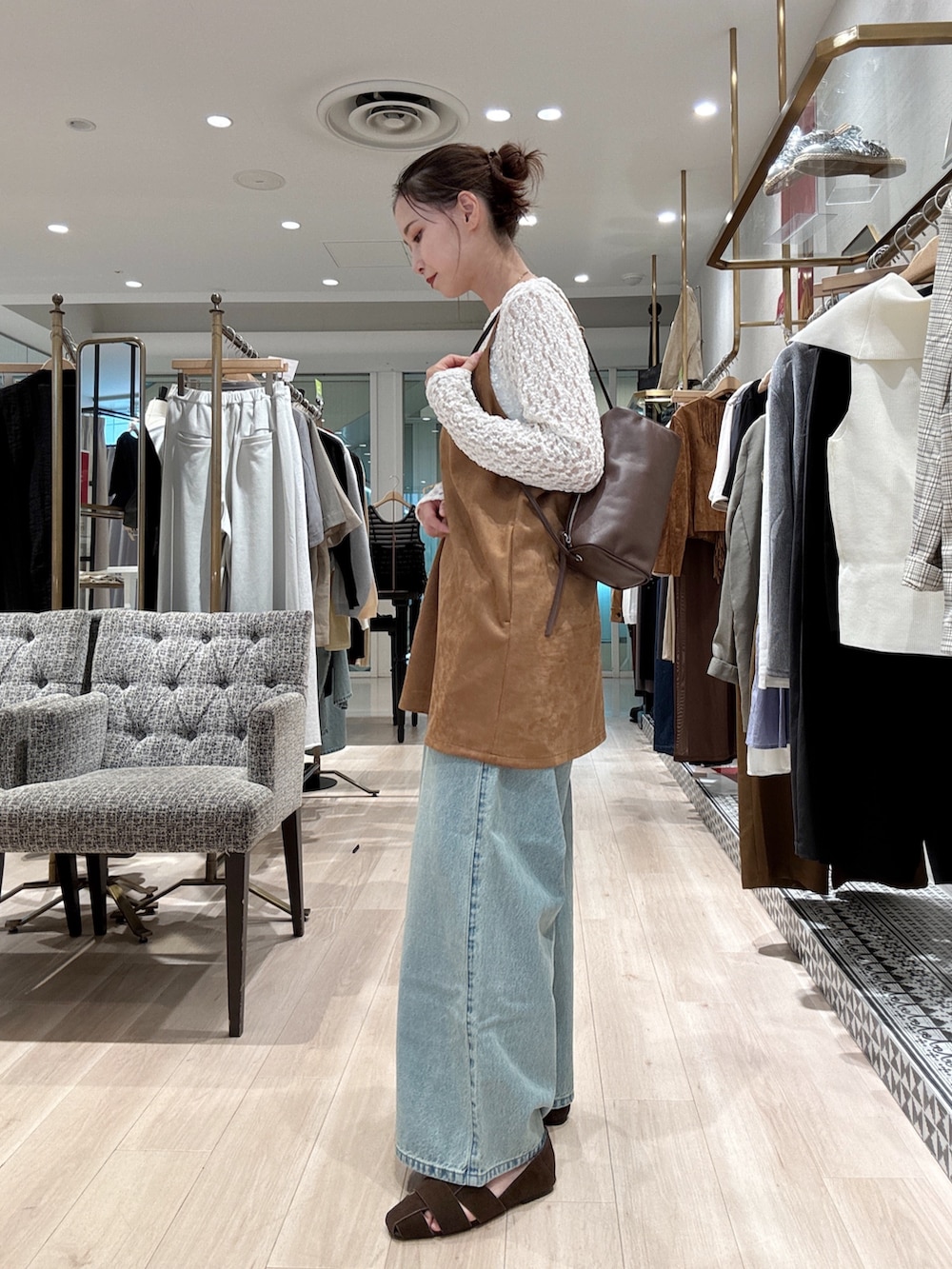 「秋服準備はじめました、初秋コーデ、大人コーデ、秋色、お出かけコーデ、イエベ秋、着回しコーデ、秋のコーデ」｜「Omekashiのスエードキャミチュニック（チュニック、イエロー系）」を使った、AYAKAさん（骨格ウェーブ・レディース・159cm）の秋コーディネートの3枚目の写真