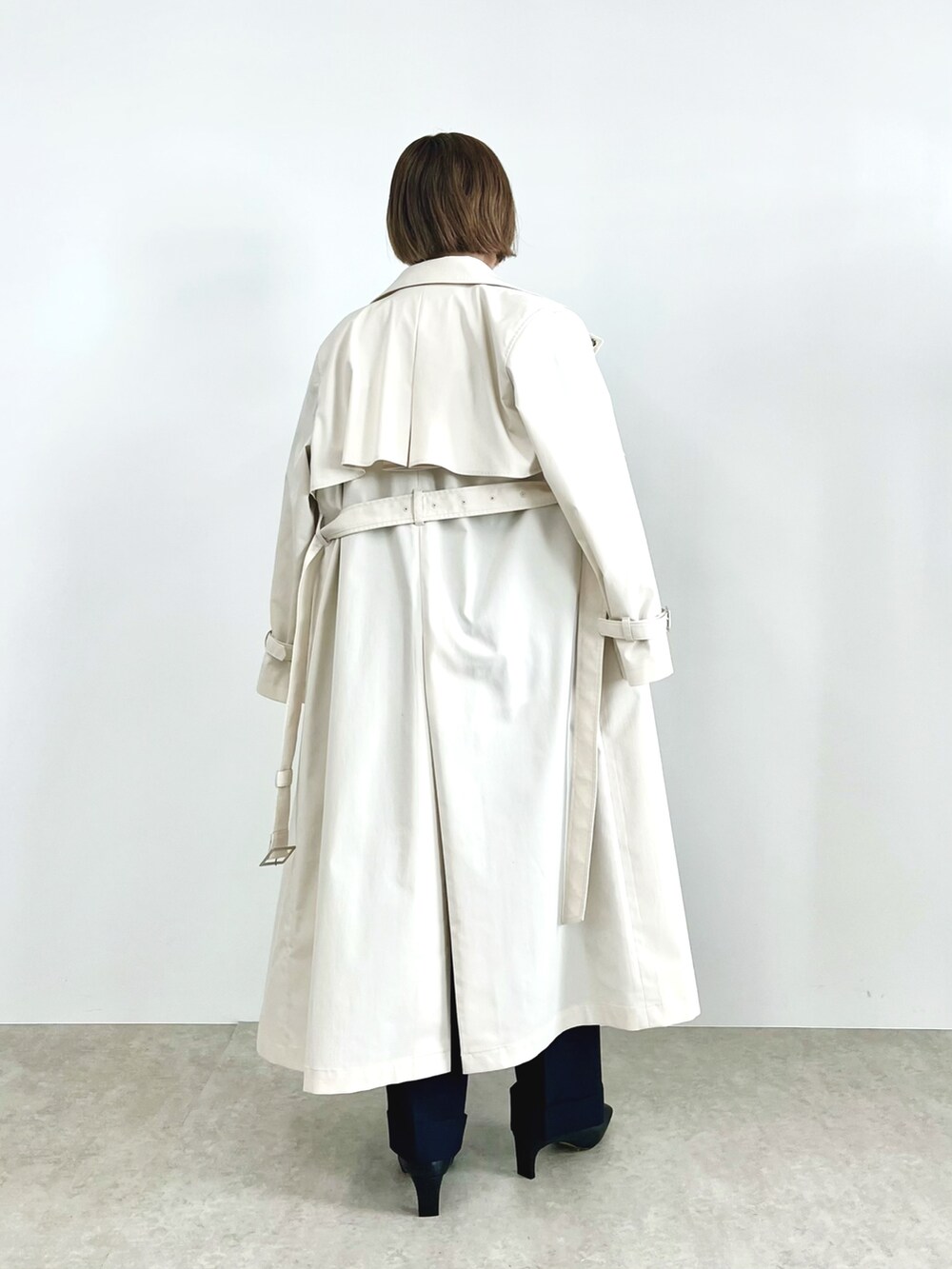「ジャケット、セットアップ、トレンチコート、ロングコート、春アウター、パンツスタイル、キレイめコーデ、春服デビュー宣言、いまどきジャケット写真、ショップスタッフの推しセットアップ」｜「LOVELESSのレイヤードライトトレンチコート（トレンチコート、ホワイト系）」を使った、kyonさん（レディース・160cm）の春コーディネートの2枚目の写真