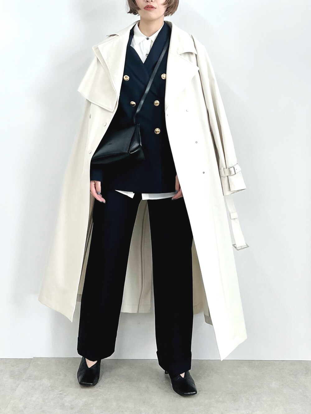 「ジャケット、セットアップ、トレンチコート、ロングコート、春アウター、パンツスタイル、キレイめコーデ、春服デビュー宣言、いまどきジャケット写真、ショップスタッフの推しセットアップ」｜「LOVELESSのレイヤードライトトレンチコート（トレンチコート、ホワイト系）」を使った、kyonさん（レディース・160cm）の春コーディネートの3枚目の写真
