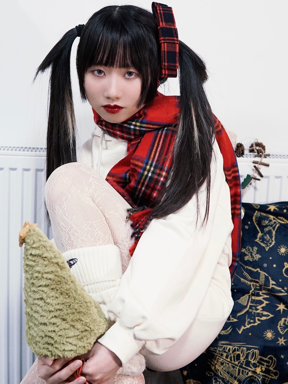 「春服デビュー宣言、春服コーデ、epine」｜「epineのEe embroidery hoodie onepiece（ワンピース、ホワイト系）」を使った、yiwu_samaさん（レディース・160cm）の春コーディネートの2枚目の写真