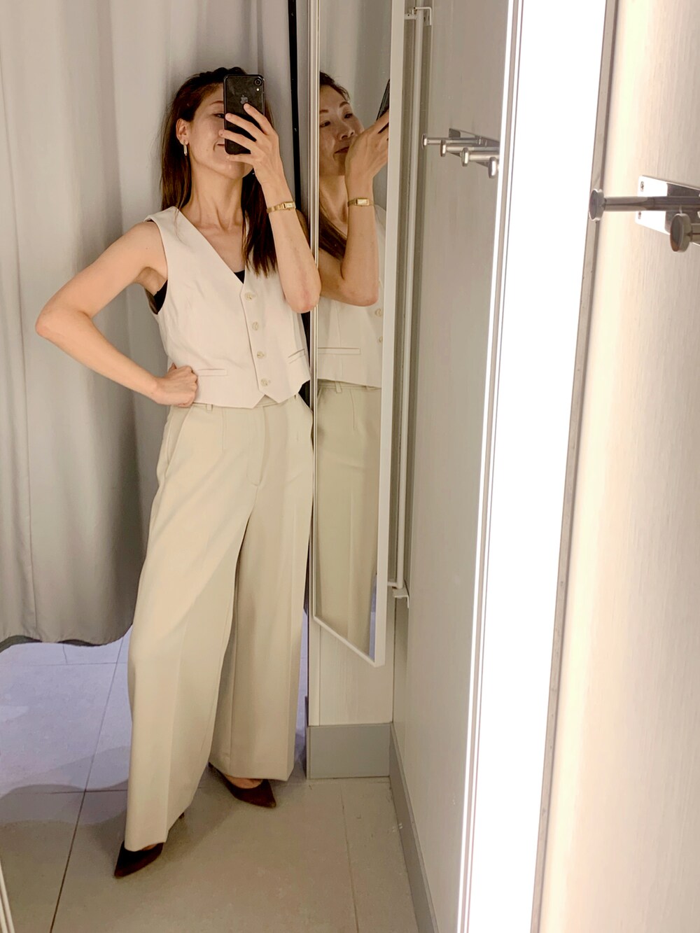 「H&Mのアイテム（ベスト、ベージュ系）」を使った、ローズさん（レディース・163cm）の夏コーディネートの2枚目の写真