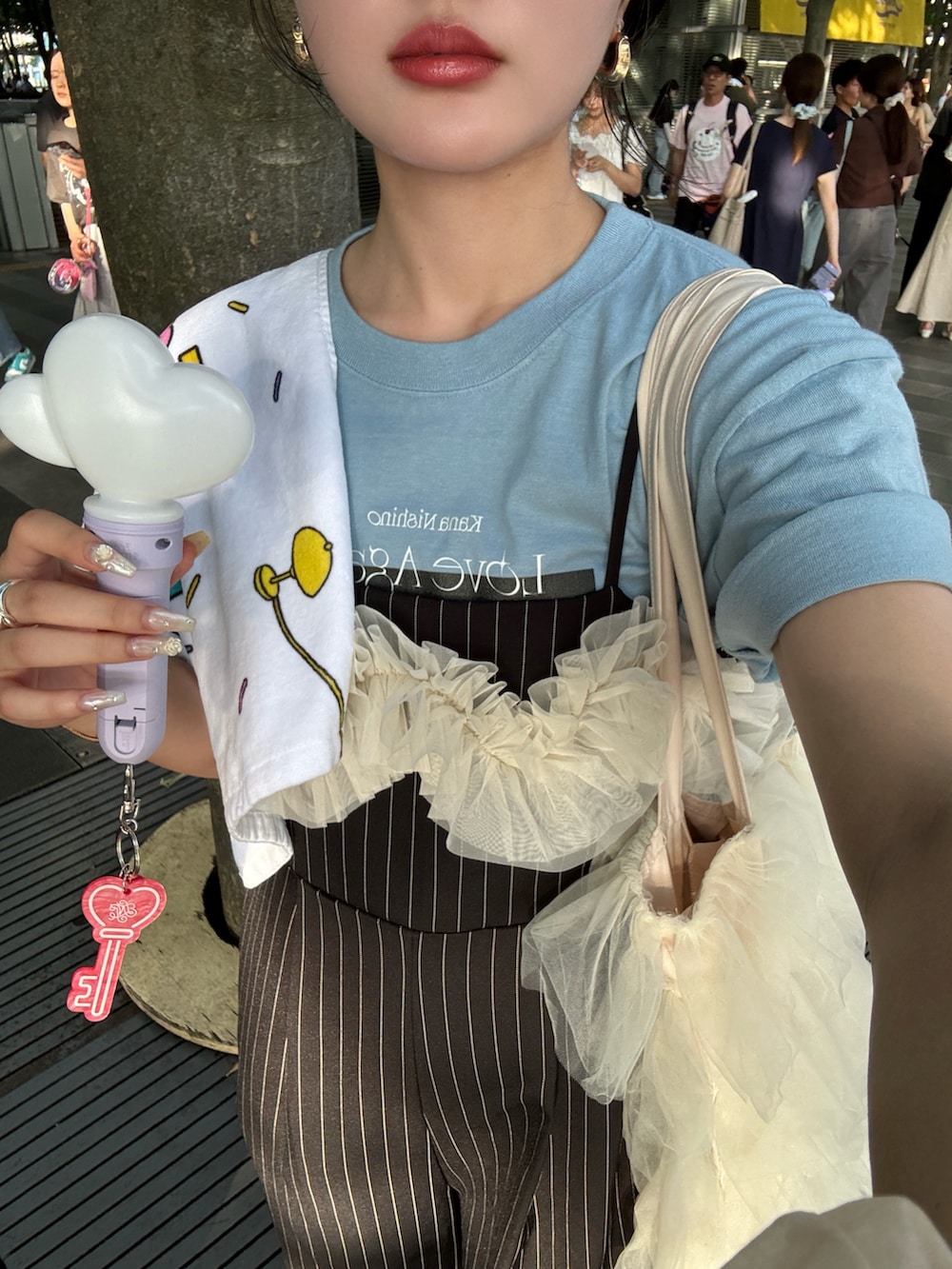 その他のつなぎ/オールインワン、ホワイト系のスニーカーを着用したレディースの夏コーディネートの4枚目の写真