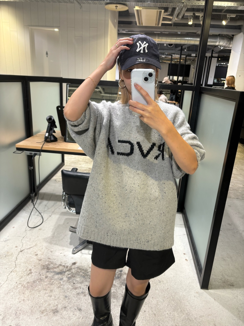 「RVCAのRVCA メンズ BIG RVCA KNIT セーター【2022年秋冬モデル】/ルーカニット（ニット/セーター、グレー系）」を使った、　　　mii♡さん（レディース・163cm）の秋コーディネートの2枚目の写真