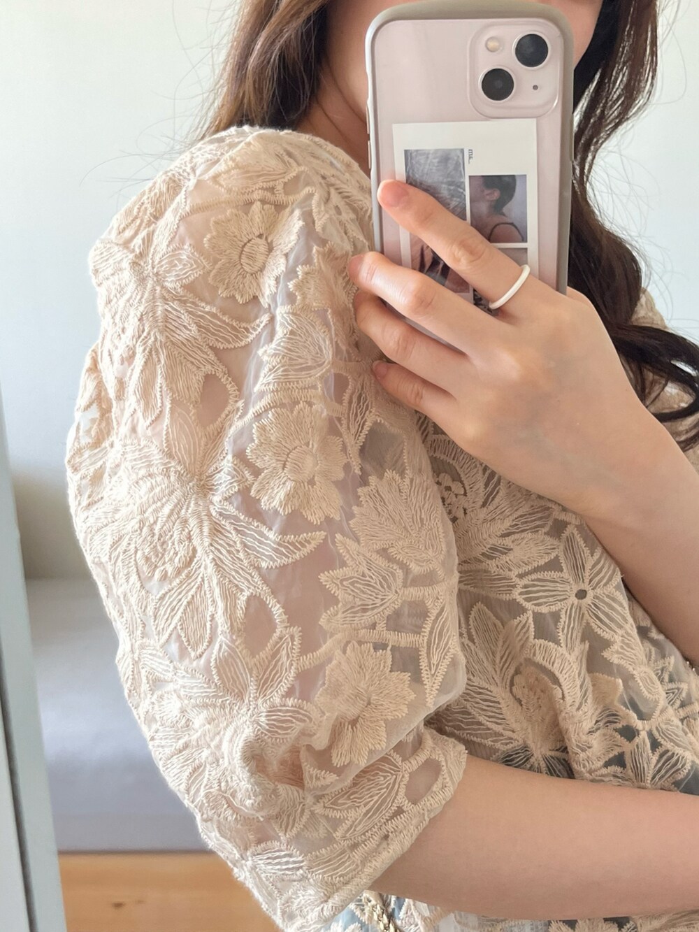 「ボリューム袖、マーメイドスカート、mystic、レース、パフスリーブ、オトナ女子、夏、ベージュ、シンプル、ロングスカート」｜「EVOLの22SS春夏新色 軽量でやみつきな履き心地【EVOL】コードプラットフォームサンダル IO9235（サンダル、ブラック系）」を使った、Riさん（レディース・156cm）の夏コーディネートの2枚目の写真