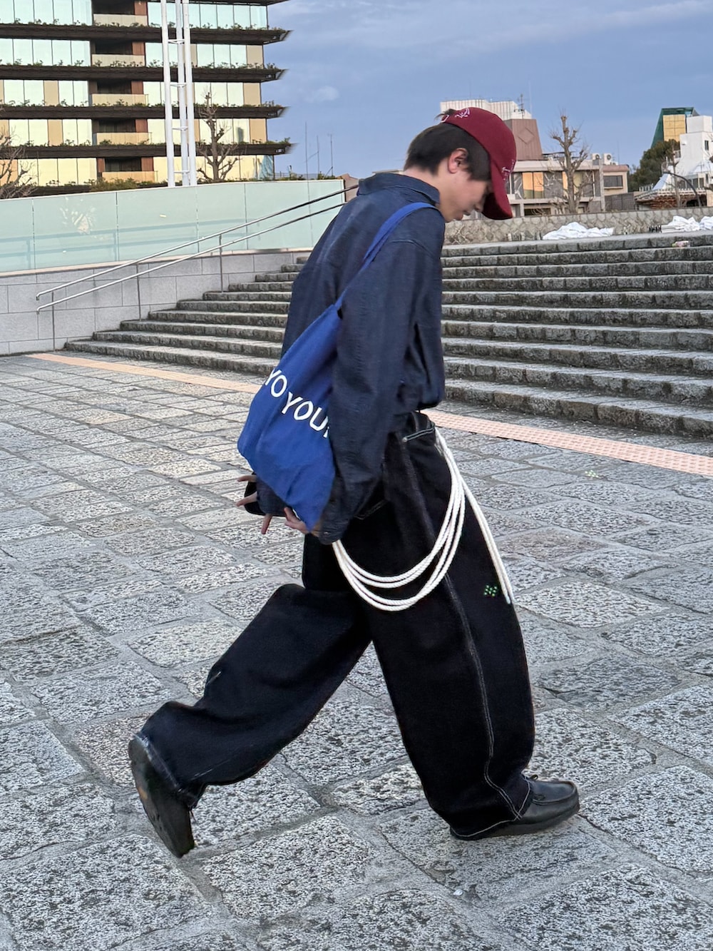 junさんの「VICTIM ヴィクティム / DENIM BIG SHIRT オーガニックコットンビッグシルエットデニムシャツ / VTM-25-S-001（VICTIM）」を使ったコーディネートの2枚目の写真