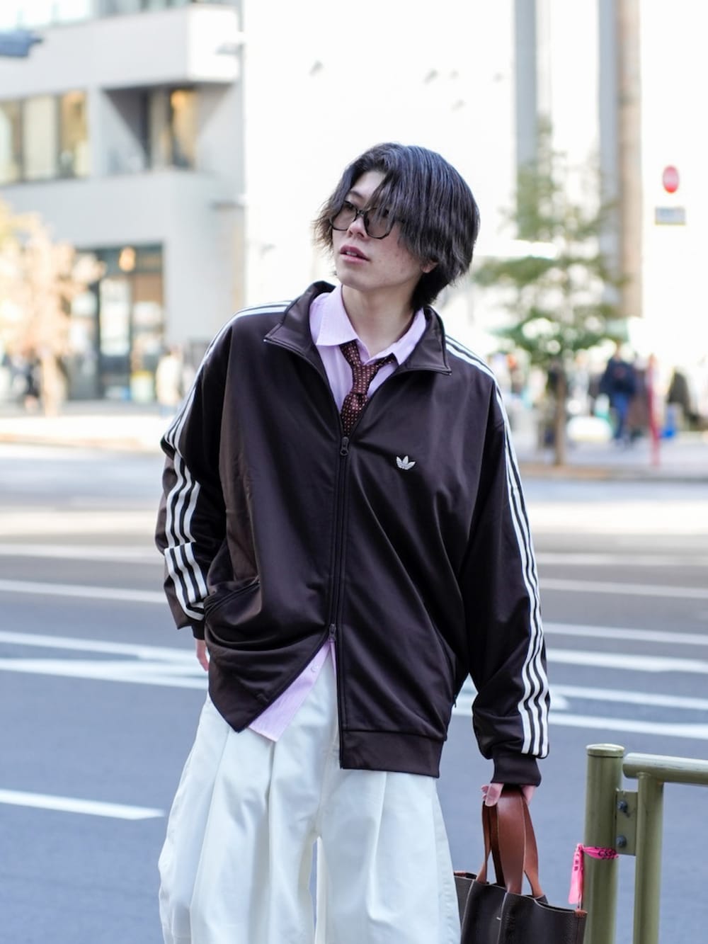 junさんの「ベッケンバウアートラックジャケット（ジェンダーニュートラル） / トラックトップ ジャージ / アディダスオリジナルス adidas Originals（adidas）」を使ったコーディネートの4枚目の写真