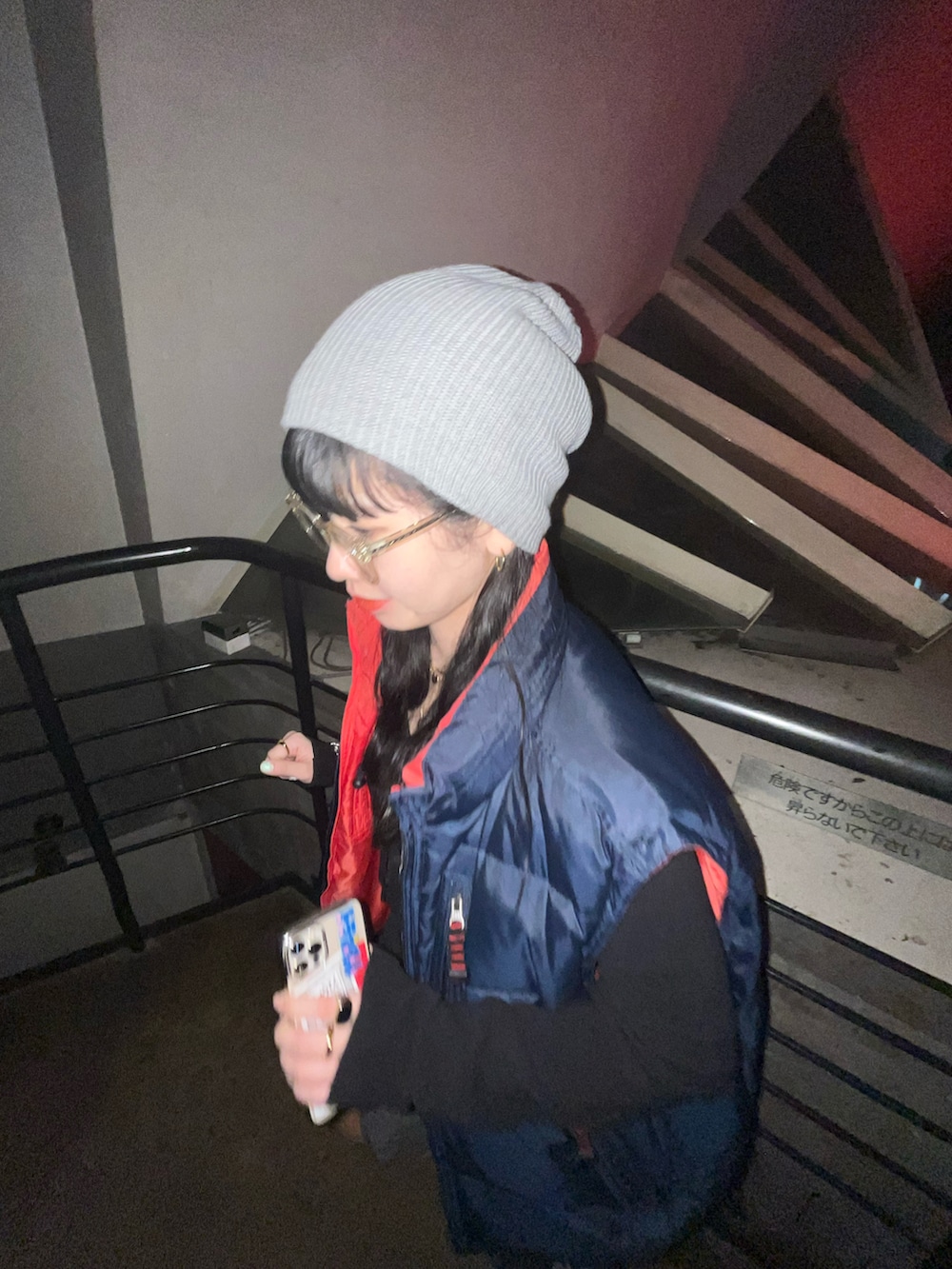 「ダウンベスト、古着MIX、古着女子、低身長女子、低身長、低身長コーデ、パンツスタイル、デニム、ロールアップデニム、ニット帽、ストリートMIX」｜「GAPのアイテム（ダウンジャケット/コート、ブルー系）」を使った、おごさん（レディース・148cm）の冬コーディネートの2枚目の写真