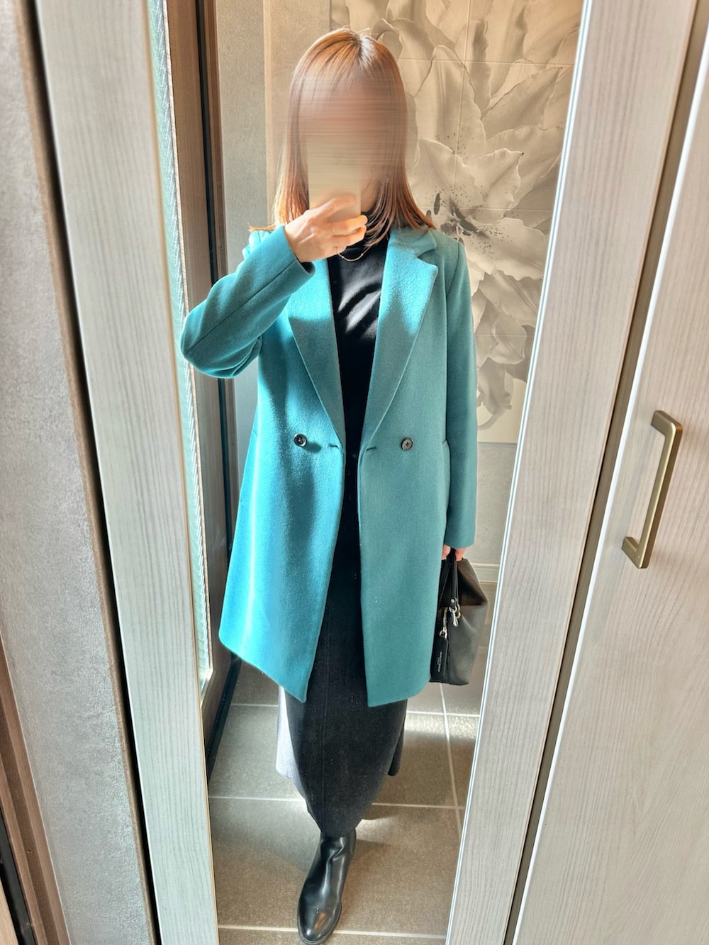 「A part byのアイテム（チェスターコート、ブルー系）」を使った、mayさん（骨格ストレート・レディース・157cm）の冬コーディネートの2枚目の写真