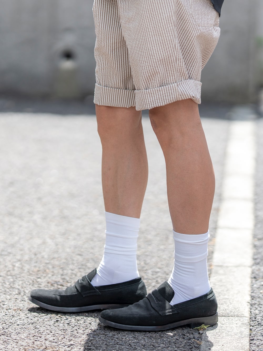 「シャツスタイル、大人コーデ、夏コーデ、ショートパンツ、ショルダーバッグ、シンプル、ハーフパンツ、トラッド、ローファー、白ソックス、メガネ男子、めがね、シャツ、カジュアルコーデ、ストライプ」|「WESTBOYの【WB ORIGINALS】 Loose-fitting Drop Shoulder Draped Wide Shirt(シャツ/ブラウス、ブラック系)」を使った、Ryu--taさん(メンズ・183cm)の夏コーディネートの3枚目の写真