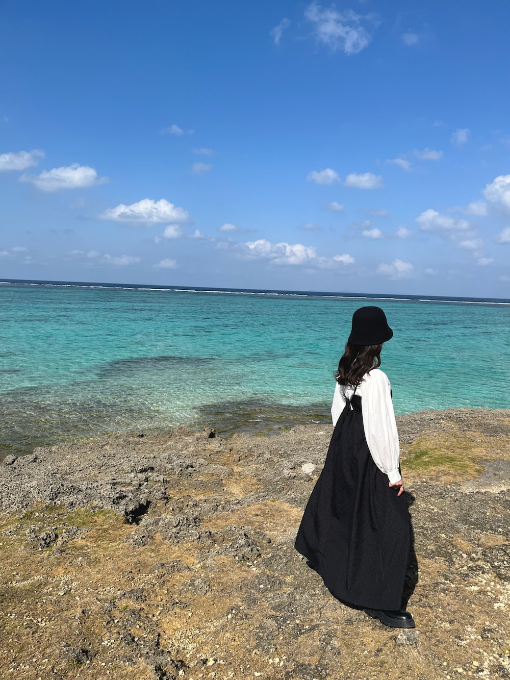 「お出かけコーデ、オトナ女子、大人カジュアル、今日のコーデ、私の推しブランド、大人かわいい、お洒落さんとつながりたい、ラクチンコーデ、春コーデ、春先取り、ブラックコーデ、ワンピースコーデ、キレイめ」｜「select MOCAの2022 AW サイドゴアブーツ（ブーツ、ブラック系）」を使った、a y a さん（レディース・158cm）の冬コーディネートの2枚目の写真