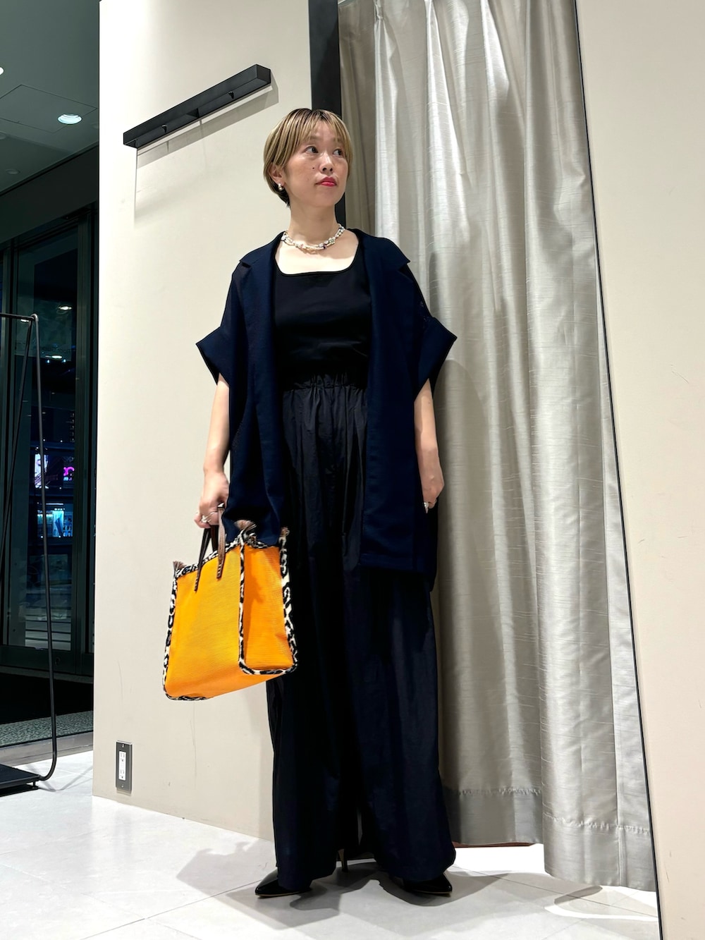 「夏コーデ、お出かけコーデ、夏ファッション、オトナカジュアル」｜「URBAN RESEARCHのメッシュハーフスリーブジャケット（テーラードジャケット、ブルー系）」を使った、MINAMIさん（レディース・158cm）の夏コーディネートの2枚目の写真