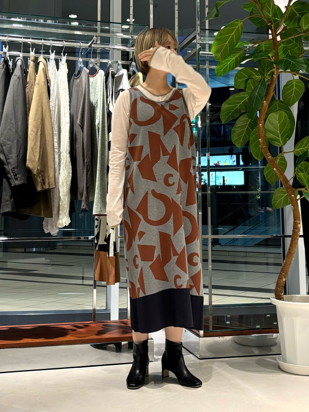 「お出かけコーデ、秋服準備はじめました、レイヤードスタイル、ブラウン、休日スタイル」｜「LAATOのover jacket（その他アウター、ブラウン系）」を使った、MINAMIさん（レディース・158cm）の夏コーディネートの3枚目の写真