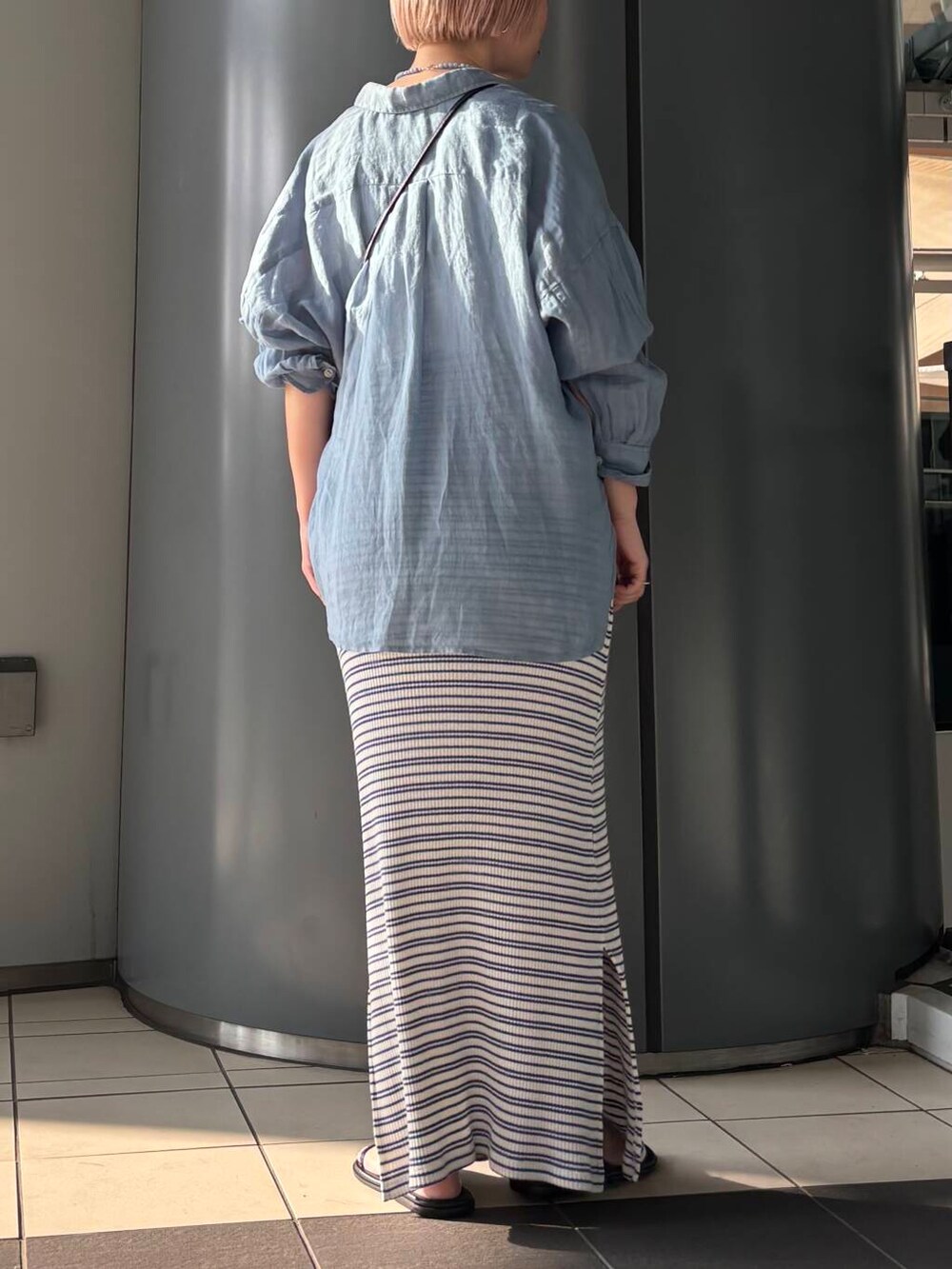 「大人カジュアル、URBANRESEARCH、サンダル、newarrival、休日スタイル、サンダルコーデ、お出かけコーデ、旅行コーデ、骨格ウェーブ、ウェーブ×ブルベ夏、私のイチ推しブランド、やや暑い、寒暖差対策アイテム」|「URBAN RESEARCHのスクエアネックタンクトップ(タンクトップ、ホワイト系)」を使った、MINAMIさん(レディース・158cm)の春コーディネートの3枚目の写真