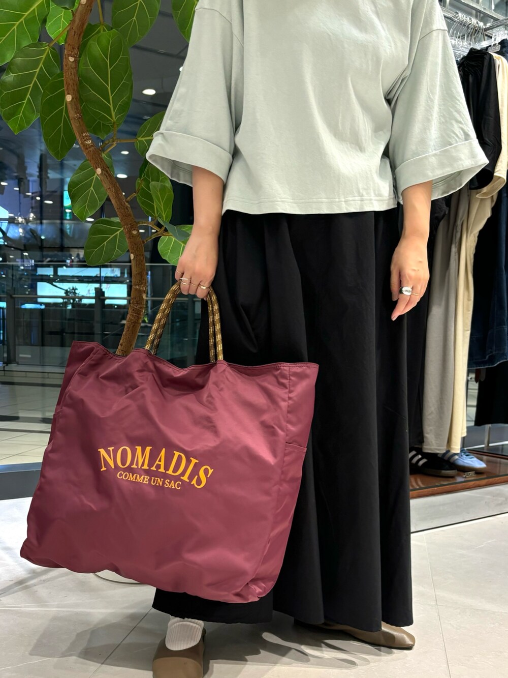 「プチプラ、秋服準備はじめました、シンプルスタイル、オトナカワイイ」｜「NOMADISのアイテム（バッグ、レッド系）」を使った、MINAMIさん（レディース・158cm）の夏コーディネートの2枚目の写真