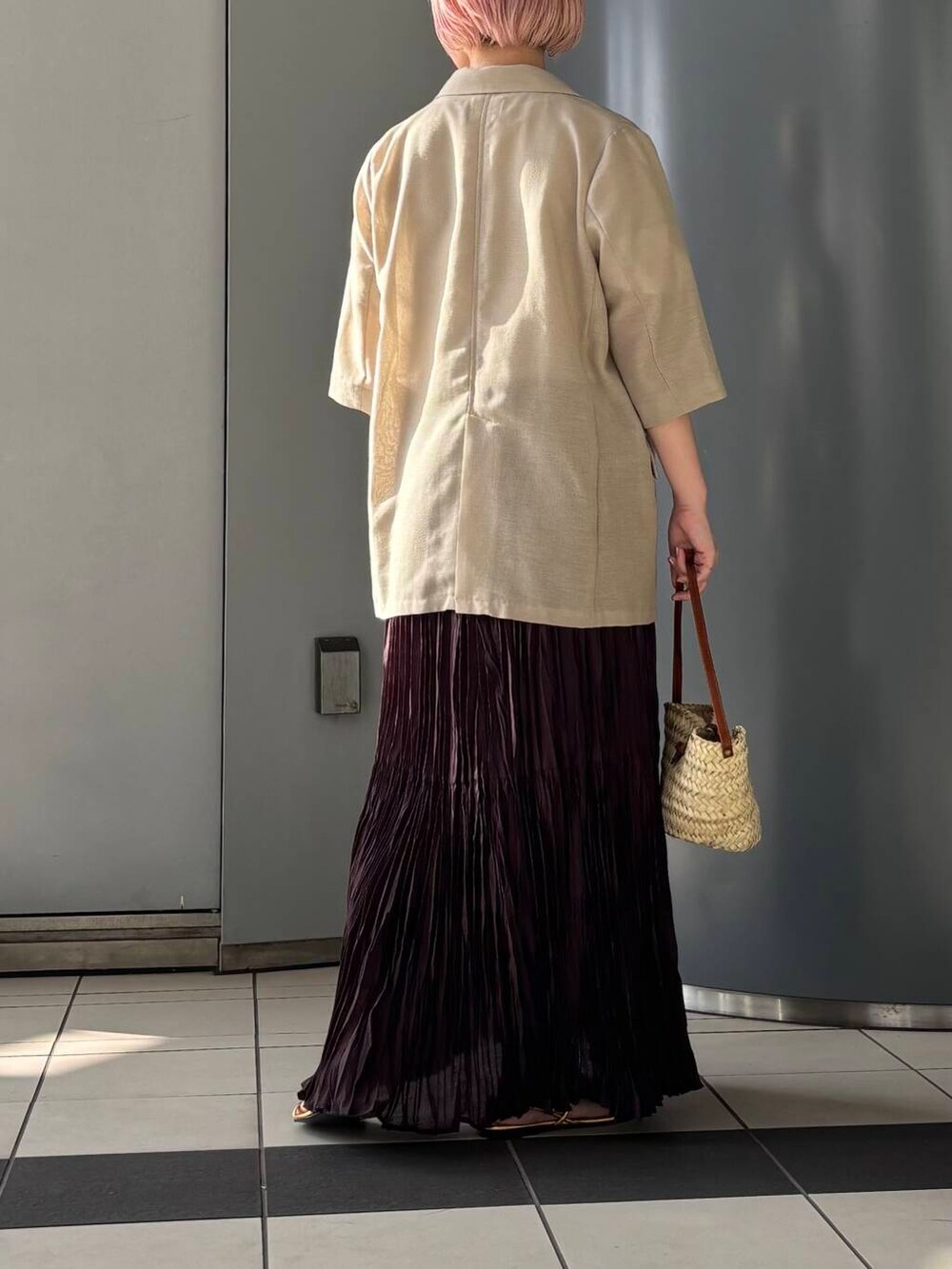 「大人カジュアル、ロングスカート、きれいめカジュアル、URBANRESEARCH、シンプルコーデ、サンダル、夏コーデ、newarrival、休日スタイル、サンダルコーデ、お出かけコーデ、骨格ウェーブ、ウェーブ×ブルベ夏、寒暖差対策アイテム」|「URBAN RESEARCHのシアーメッシュハーフスリーブジャケット(その他アウター、ベージュ系)」を使った、MINAMIさん(レディース・158cm)の夏コーディネートの4枚目の写真