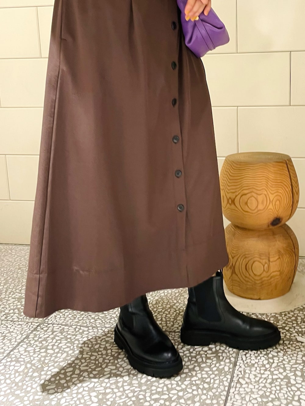 「秋服準備はじめました、シンプル、ショルダーバッグ、ミニバッグ、ブーツ、ワンピース、ブラウン、オトナカジュアル」｜「URBAN RESEARCHのランタンスリーブワンピース（ワンピース、ブラウン系）」を使った、MINAMIさん（レディース・158cm）の秋コーディネートの4枚目の写真