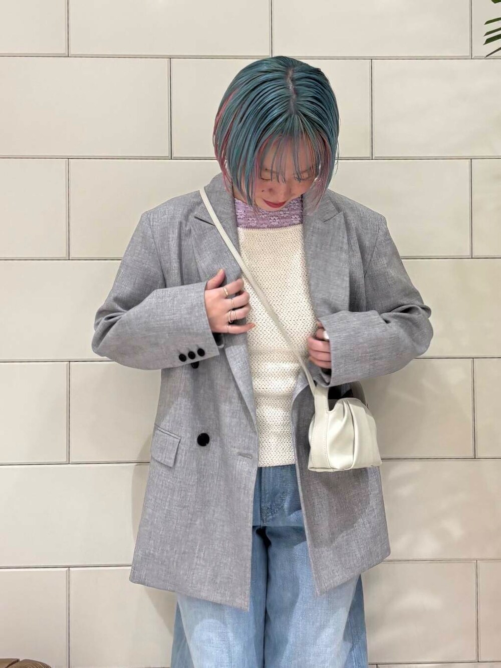 「lee、大人カジュアル、デニム、ワイドパンツ、きれいめカジュアル、URBANRESEARCH、レース、春色、newarrival、休日スタイル、骨格ウェーブ、ウェーブ×ブルベ夏、春アウターコーデ、私のイチ推しブランド、過ごしやすい」|「Leeの『別注』Lee101×URBAN RESEARCH BAGGYPANTS(デニムパンツ、ブルー系)」を使った、MINAMIさん(レディース・158cm)の春コーディネートの5枚目の写真