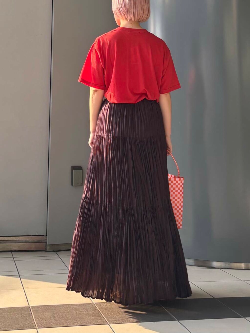 「大人カジュアル、ロングスカート、きれいめカジュアル、URBANRESEARCH、シンプルコーデ、サンダル、夏コーデ、newarrival、サンダルコーデ、骨格ウェーブ、ウェーブ×ブルベ夏、洒落見えカットソーコーデ」｜「SMELLYのSMELLY so’　grain necklace（ネックレス、ゴールド系）」を使った、MINAMIさん（レディース・158cm）の夏コーディネートの3枚目の写真