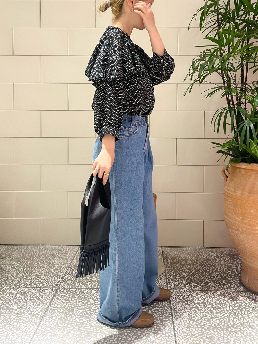 「ローファー、春服みてみて、春コーデ、カジュアルコーデ、韓国ファッション、きれいめカジュアル、ミニバッグ」｜「URBAN RESEARCHのdecor　NO.73　リングカフ（イヤリング、シルバー系）」を使った、MINAMIさん（レディース・158cm）の春コーディネートの2枚目の写真