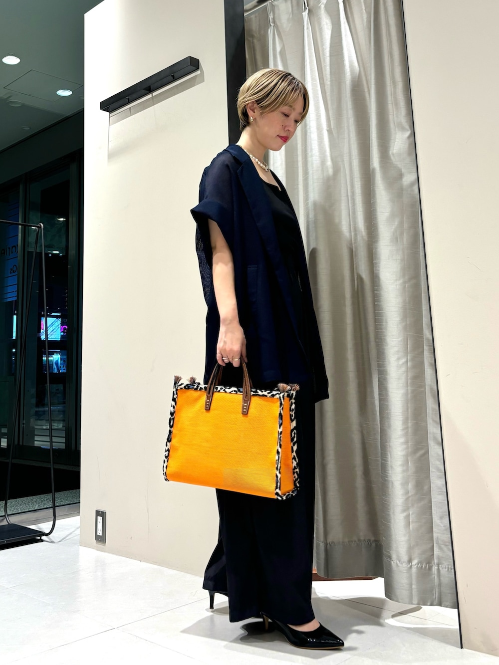 「夏コーデ、お出かけコーデ、夏ファッション、オトナカジュアル」｜「URBAN RESEARCHのメッシュハーフスリーブジャケット（テーラードジャケット、ブルー系）」を使った、MINAMIさん（レディース・158cm）の夏コーディネートの3枚目の写真