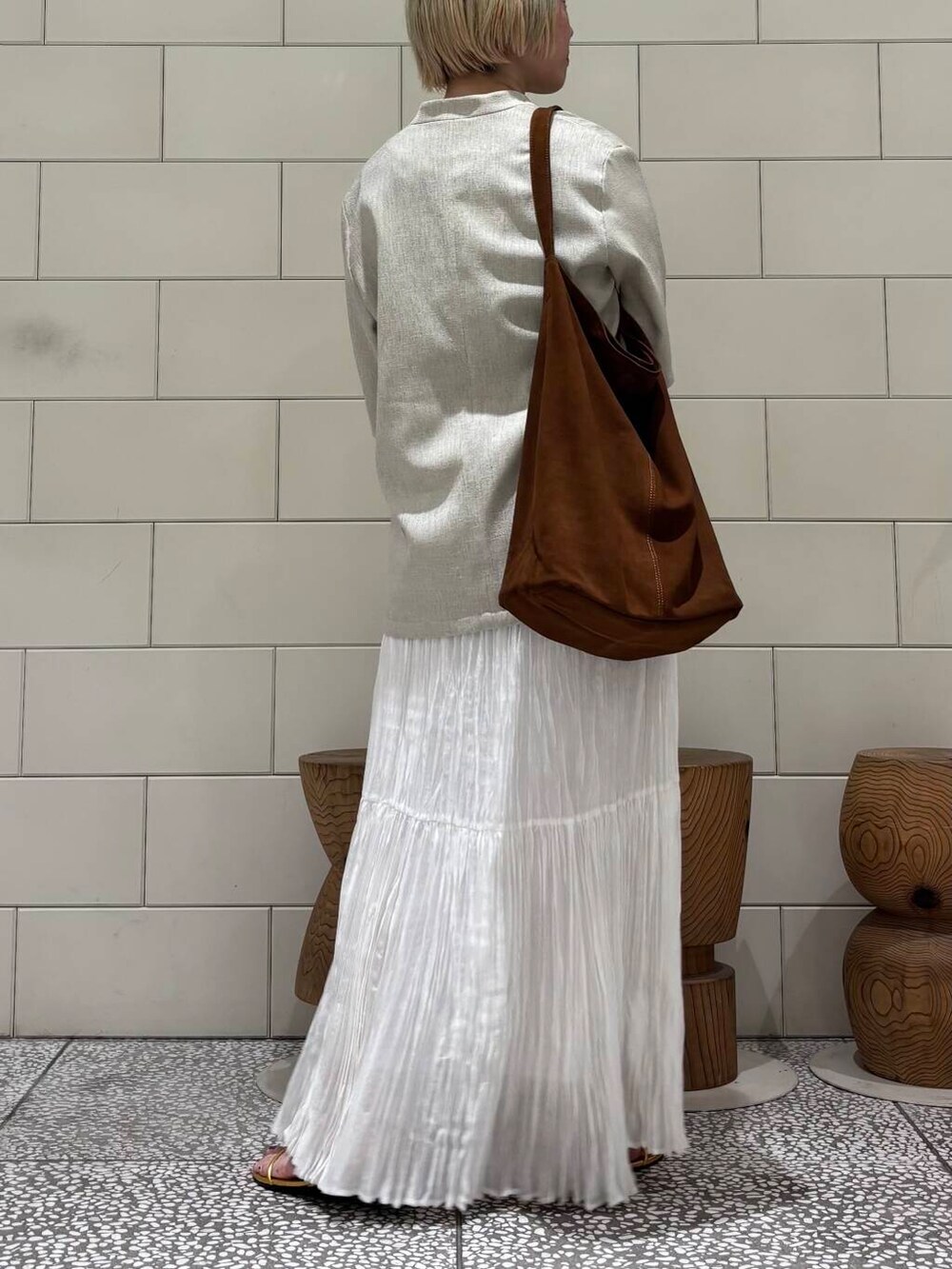 「大人カジュアル、ロングスカート、デートコーデ、URBANRESEARCH、サンダル、newarrival、休日スタイル、URTECH、サンダルコーデ、淡色コーデ、春夏コーデ、骨格ウェーブ、ウェーブ×ブルベ夏、私のイチ推しブランド、初夏のお出掛けコーデ」｜「URBAN RESEARCHのスクエアネックタンクトップ（タンクトップ、グリーン系）」を使った、MINAMIさん（レディース・158cm）の春コーディネートの3枚目の写真