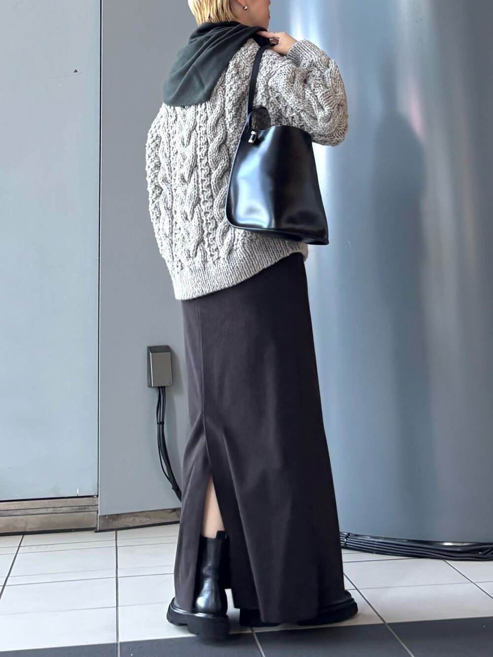 「冬コーデ、お出かけコーデ、ニット、クリスマスに着たい服、ゆるニット」｜「URBAN RESEARCHのウールカシミヤニットストール（ストール/ショール、グリーン系）」を使った、MINAMIさん（レディース・158cm）の秋コーディネートの3枚目の写真