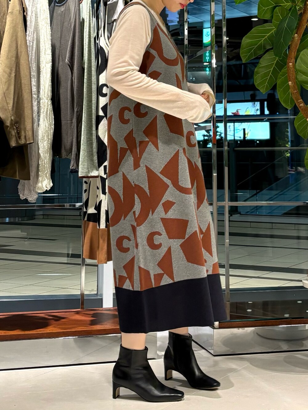 「お出かけコーデ、秋服準備はじめました、レイヤードスタイル、ブラウン、休日スタイル」｜「LAATOのover jacket（その他アウター、ブラウン系）」を使った、MINAMIさん（レディース・158cm）の夏コーディネートの2枚目の写真