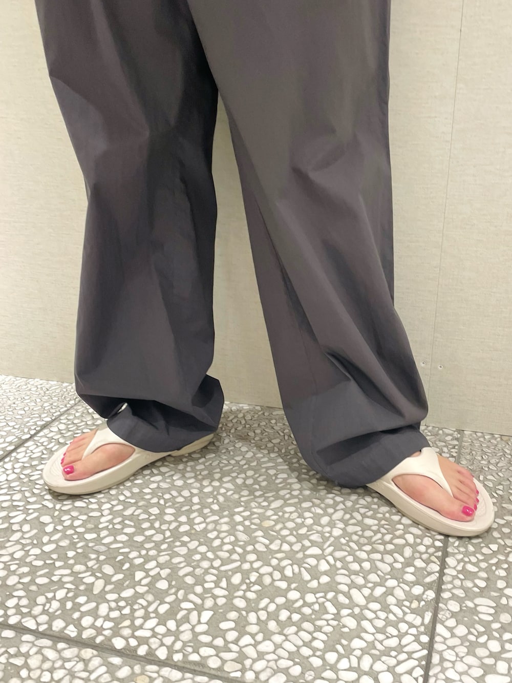 「オトナカジュアル、夏、きれいめカジュアル、カジュアル、ジャケット、カラー×コーデ、パンツスタイル」｜「KANEKO OPTICALのKANEKO OPTICAL×URBAN RESEARCH　クラウンパント（メガネ、ブラック系）」を使った、MINAMIさん（レディース・158cm）の春コーディネートの4枚目の写真