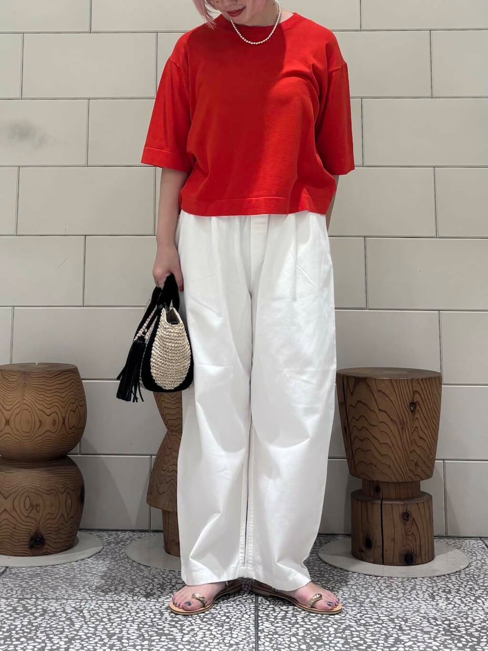 「大人カジュアル、URBANRESEARCH、シンプルコーデ、夏コーデ、newarrival、休日スタイル、サンダルコーデ、お出かけコーデ、骨格ウェーブ、暑い、ウェーブ×ブルベ夏、最旬サンダルスタイル」|「URBAN RESEARCH ROSSO WOMENのVIOLAd’ORO ラフィア2WAYバッグ(かごバッグ、ベージュ系)」を使った、MINAMIさん(レディース・158cm)の夏コーディネートの4枚目の写真