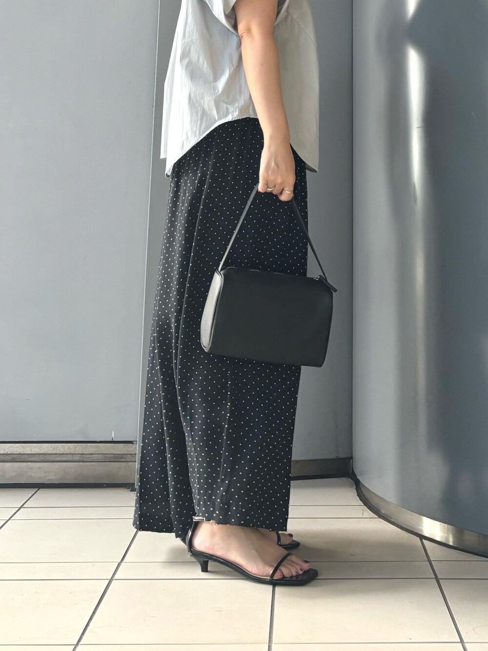「お出かけコーデ、サンダル、秋服準備はじめました、きれいめカジュアル、シャツスタイル」｜「URBAN RESEARCHの綿ナイロンスタンドカラーブラウス（シャツ/ブラウス、ブルー系）」を使った、MINAMIさん（レディース・158cm）の夏コーディネートの2枚目の写真