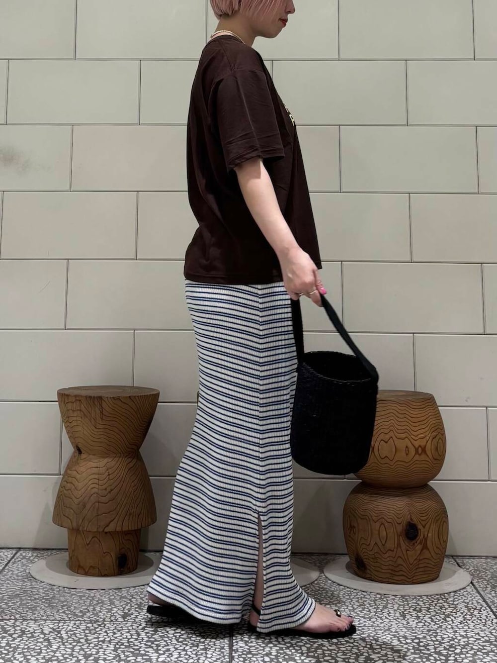 「大人カジュアル、ロングスカート、URBANRESEARCH、シンプルコーデ、サンダル、夏コーデ、newarrival、サンダルコーデ、お出かけコーデ、骨格ウェーブ、暑い、ウェーブ×ブルベ夏、洒落見えカットソーコーデ」|「URBAN RESEARCHのdecor『デコール』 Hematite4mmBallchoker(ネックレス、シルバー系)」を使った、MINAMIさん(レディース・158cm)の夏コーディネートの3枚目の写真