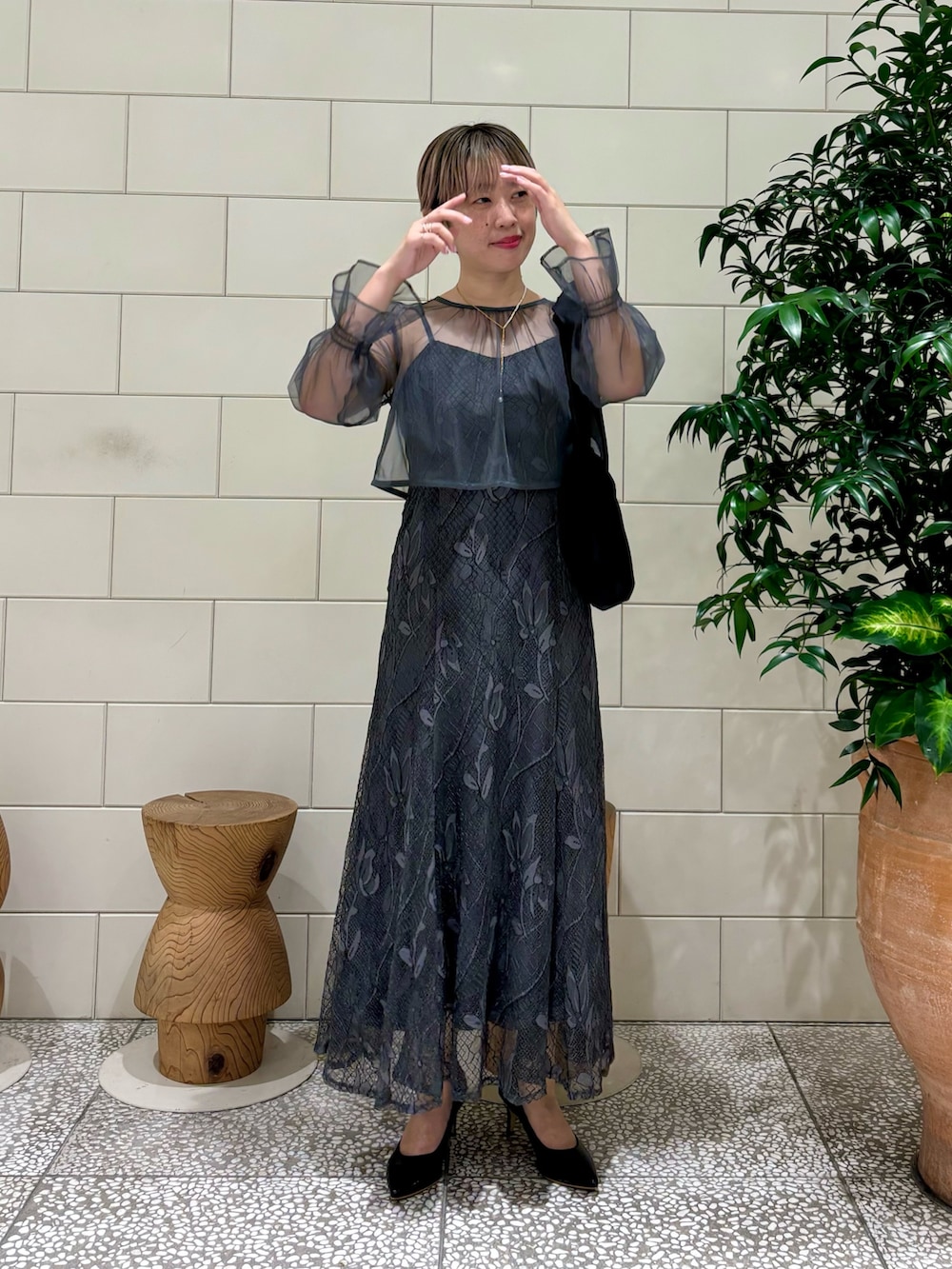「結婚式、ドレス、お呼ばれスタイル、チュール、レース」｜「URBAN RESEARCH ROSSO WOMENのチュールブラウス付き配色レースドレス（ドレス、グレー系）」を使った、MINAMIさん（レディース・158cm）の秋コーディネートの2枚目の写真