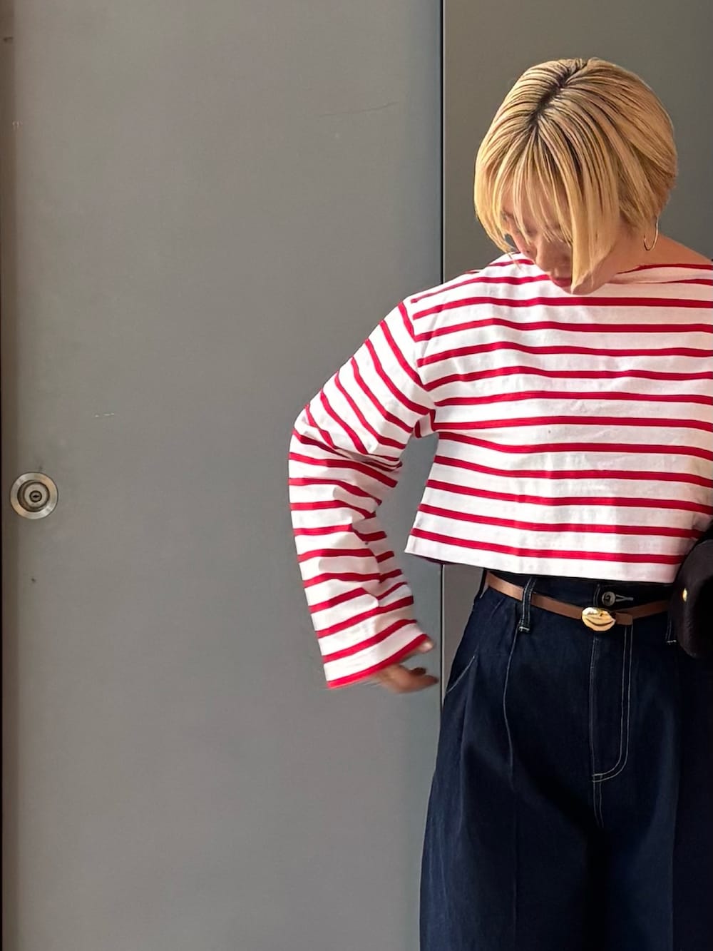 「休日スタイル、大人カジュアル、大人可愛い、オトナ女子、春服、オトナカジュアル、ブラック、barbour、春アウター、デニム」｜「Barbourの『別注』Barbour / URBAN RESEARCH　TRANSPORT（その他アウター、ブラック系）」を使った、MINAMIさん（レディース・158cm）の冬コーディネートの2枚目の写真