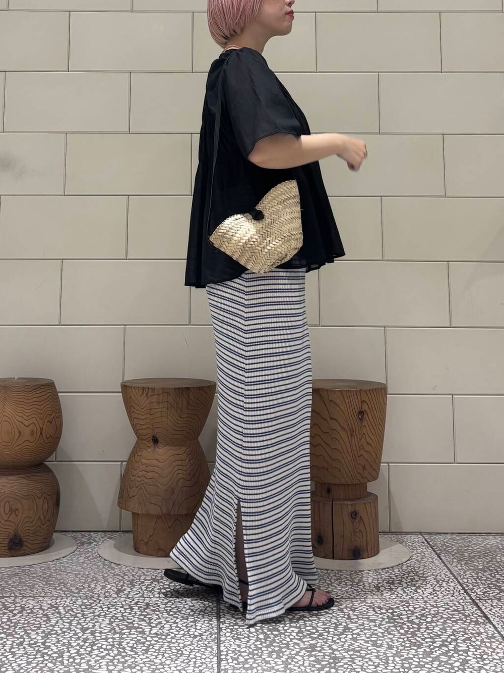 「大人カジュアル、ロングスカート、きれいめカジュアル、URBANRESEARCH、サンダル、夏コーデ、newarrival、休日スタイル、サンダルコーデ、お出かけコーデ、骨格ウェーブ、暑い、ウェーブ×ブルベ夏、最旬サンダルスタイル」｜「RITA ROWのRITA ROW　DURAZNO SKIRT（スカート、その他）」を使った、MINAMIさん（レディース・158cm）の夏コーディネートの3枚目の写真