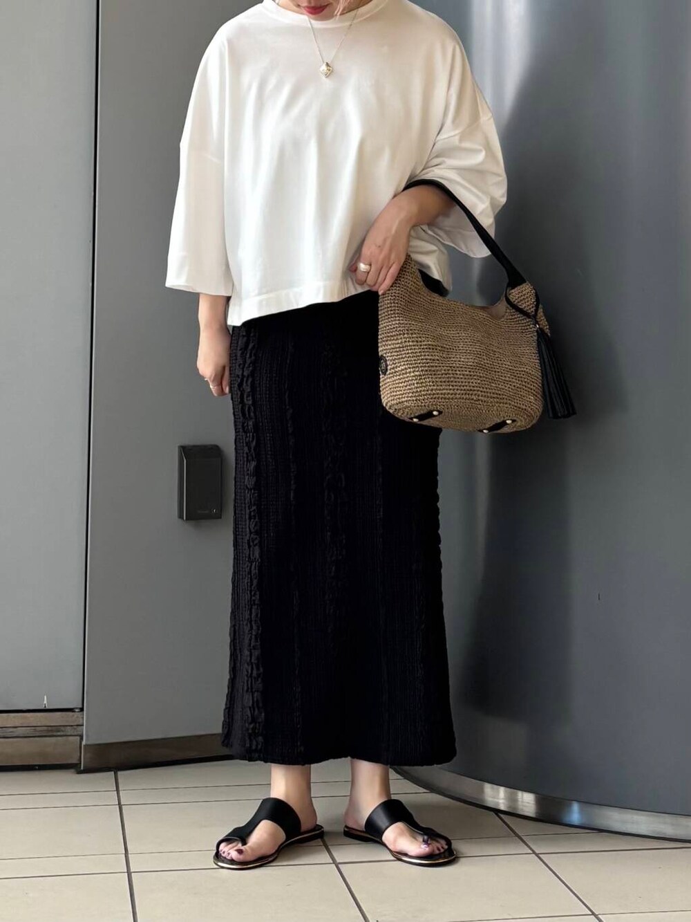 「大人カジュアル、URBANRESEARCH、シンプルコーデ、サンダル、newarrival、サンダルコーデ、お出かけコーデ、骨格ウェーブ、ウェーブ×ブルベ夏」|「URBAN RESEARCH ROSSO WOMENのVIOLAd’ORO アバカワンショルダーバッグ(ショルダーバッグ、ブラウン系)」を使った、MINAMIさん(レディース・158cm)の春コーディネートの3枚目の写真