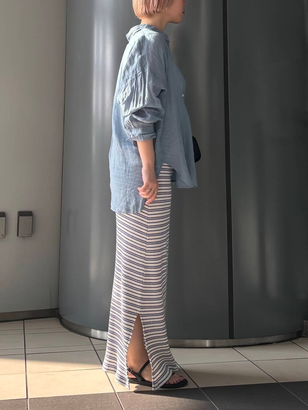 「大人カジュアル、URBANRESEARCH、サンダル、newarrival、休日スタイル、サンダルコーデ、お出かけコーデ、旅行コーデ、骨格ウェーブ、ウェーブ×ブルベ夏、私のイチ推しブランド、やや暑い、寒暖差対策アイテム」|「URBAN RESEARCHのスクエアネックタンクトップ(タンクトップ、ホワイト系)」を使った、MINAMIさん(レディース・158cm)の春コーディネートの2枚目の写真
