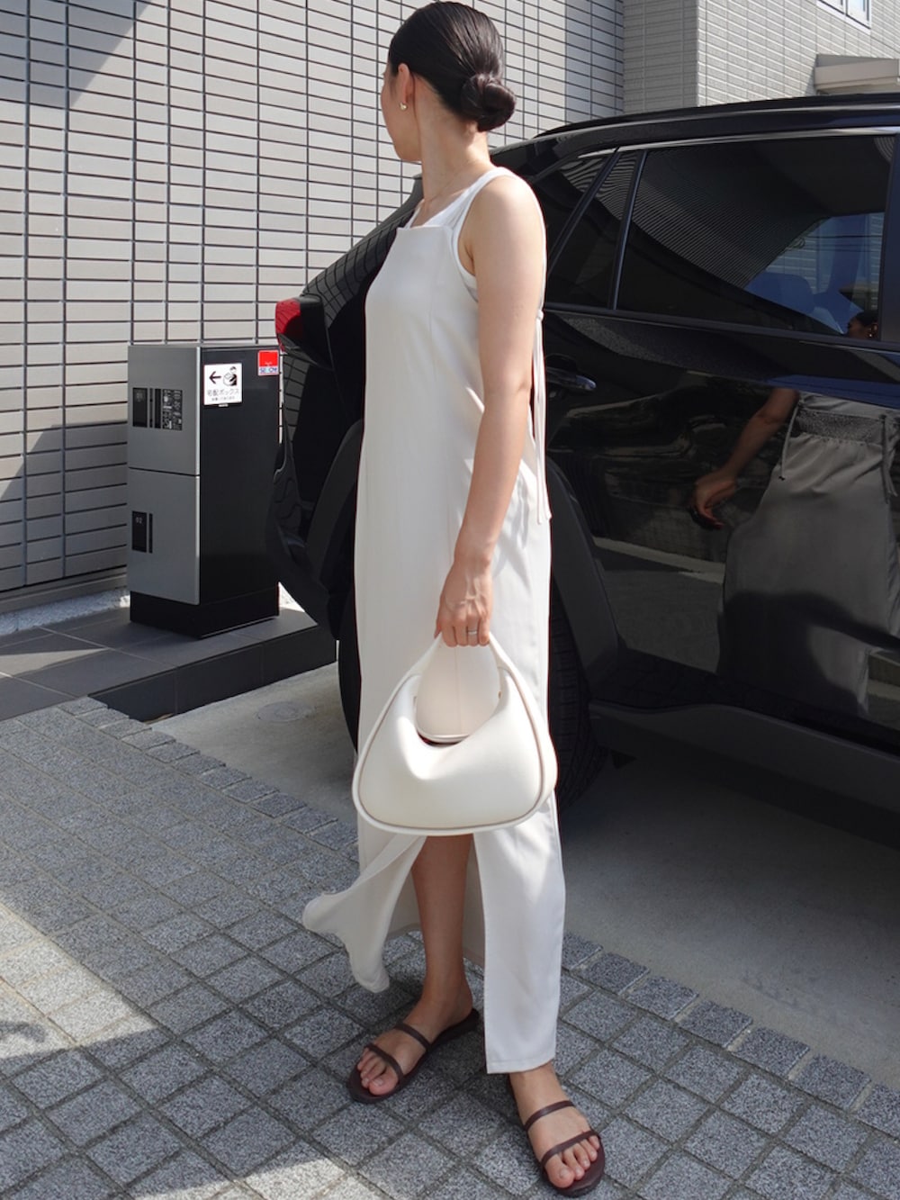 「プチプラ、夏コーデ、シンプルスタイル、キャミワンピ、淡色コーデ、ootd、ビーチサンダル」｜「UNIQLOのアイテム（タンクトップ、ホワイト系）」を使った、nattsu___さん（レディース・157cm）の夏コーディネートの2枚目の写真