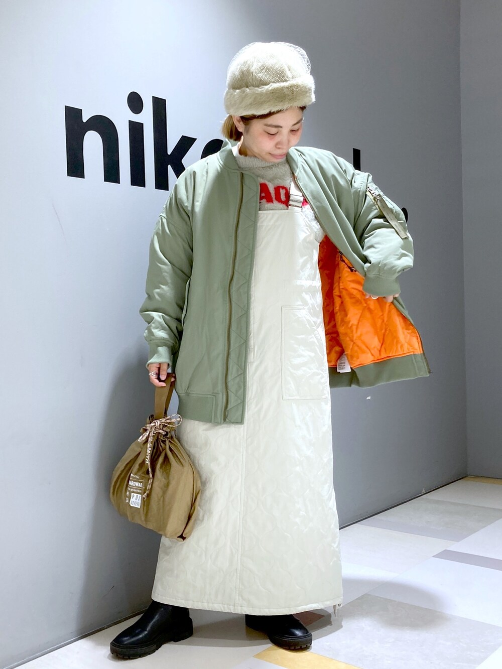 「ニコアンド(niko and...)、ニコアンド、ワンピース、シャギーニット」｜「niko and...のアイテム（ニット/セーター、ホワイト系）」を使った、タゾエさん（レディース・156cm）の秋コーディネートの4枚目の写真