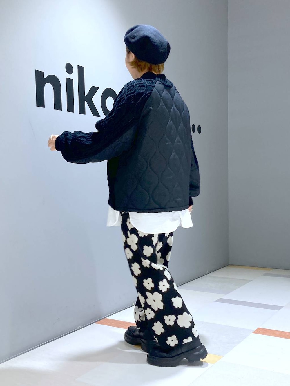 「低身長、体型カバー、ユニセックス」｜「niko and...のなめらかタッチニットパンツ（その他パンツ、グレー系）」を使った、タゾエさん（レディース・155cm）の冬コーディネートの2枚目の写真