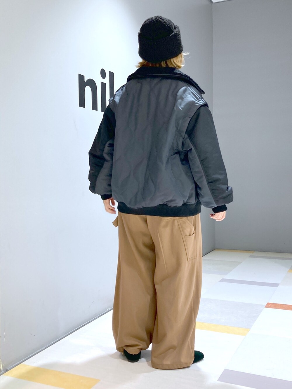 「ニコアンド、ニコアンド(niko and...)、メンズコーデ、メンズライク、帽子×メガネ、ワイドパンツ」｜「niko and...のヴィンテージ柄ニットプルオーバー（ニット/セーター、ブラウン系）」を使った、タゾエさん（レディース・156cm）の冬コーディネートの3枚目の写真